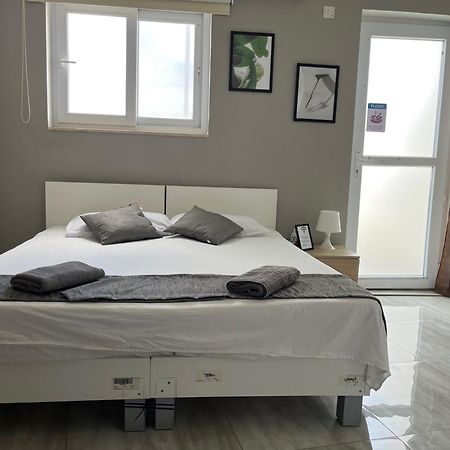 F5 Room 1, Private Double Room With Private Bathroom And Balcony In Shared Flat 음시다 외부 사진