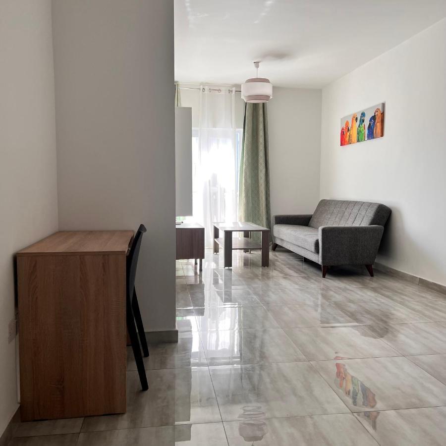 F5 Room 1, Private Double Room With Private Bathroom And Balcony In Shared Flat 음시다 외부 사진