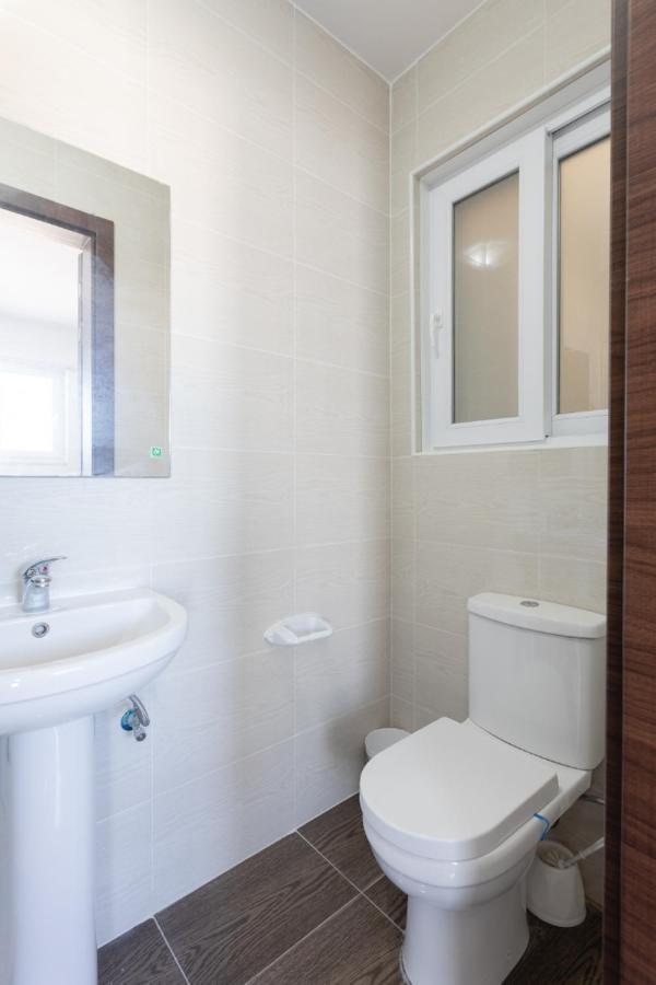 F5 Room 1, Private Double Room With Private Bathroom And Balcony In Shared Flat 음시다 외부 사진