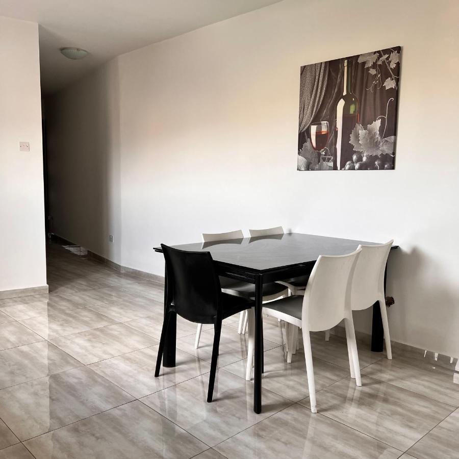F5 Room 1, Private Double Room With Private Bathroom And Balcony In Shared Flat 음시다 외부 사진