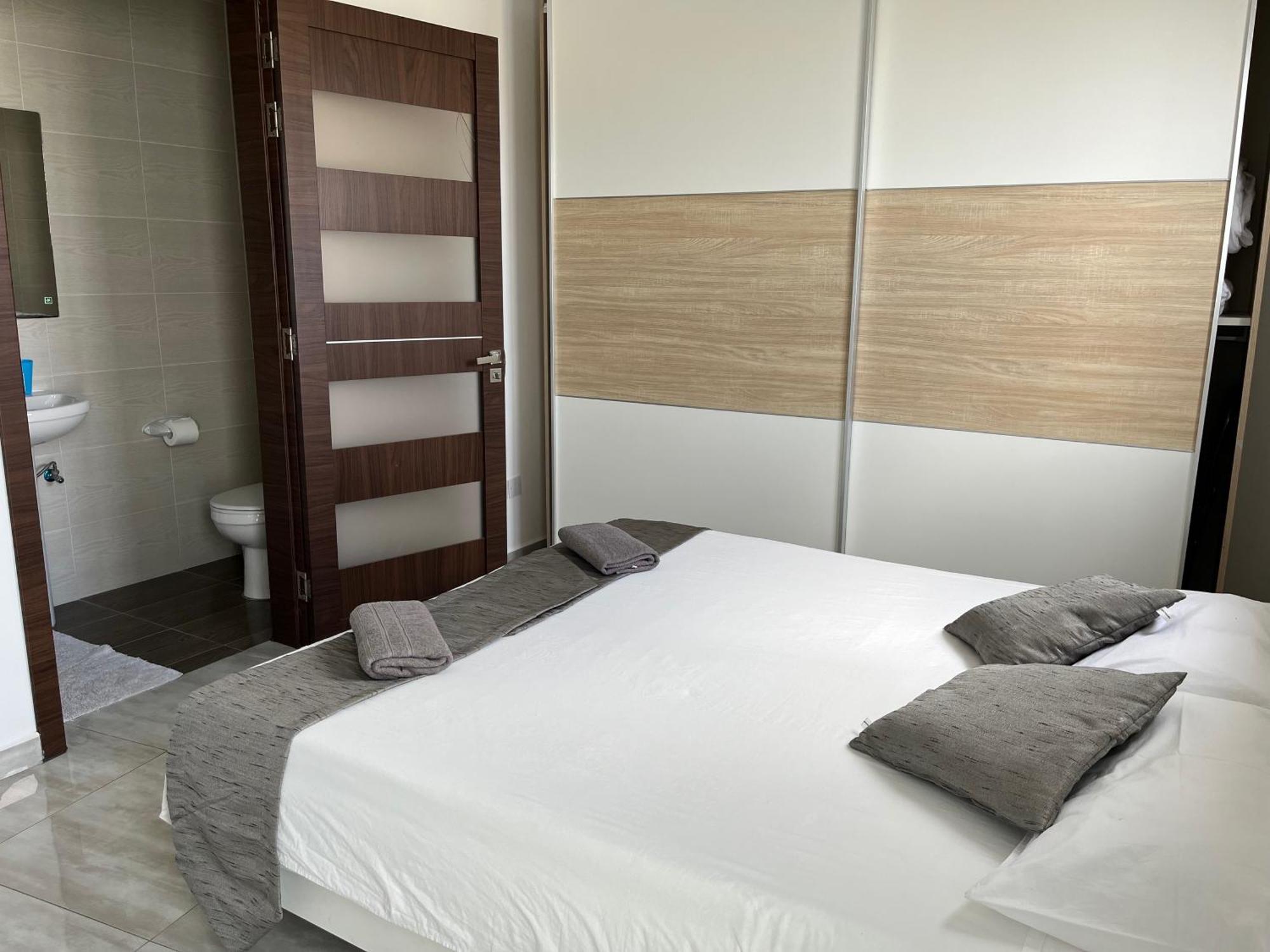 F5 Room 1, Private Double Room With Private Bathroom And Balcony In Shared Flat 음시다 외부 사진
