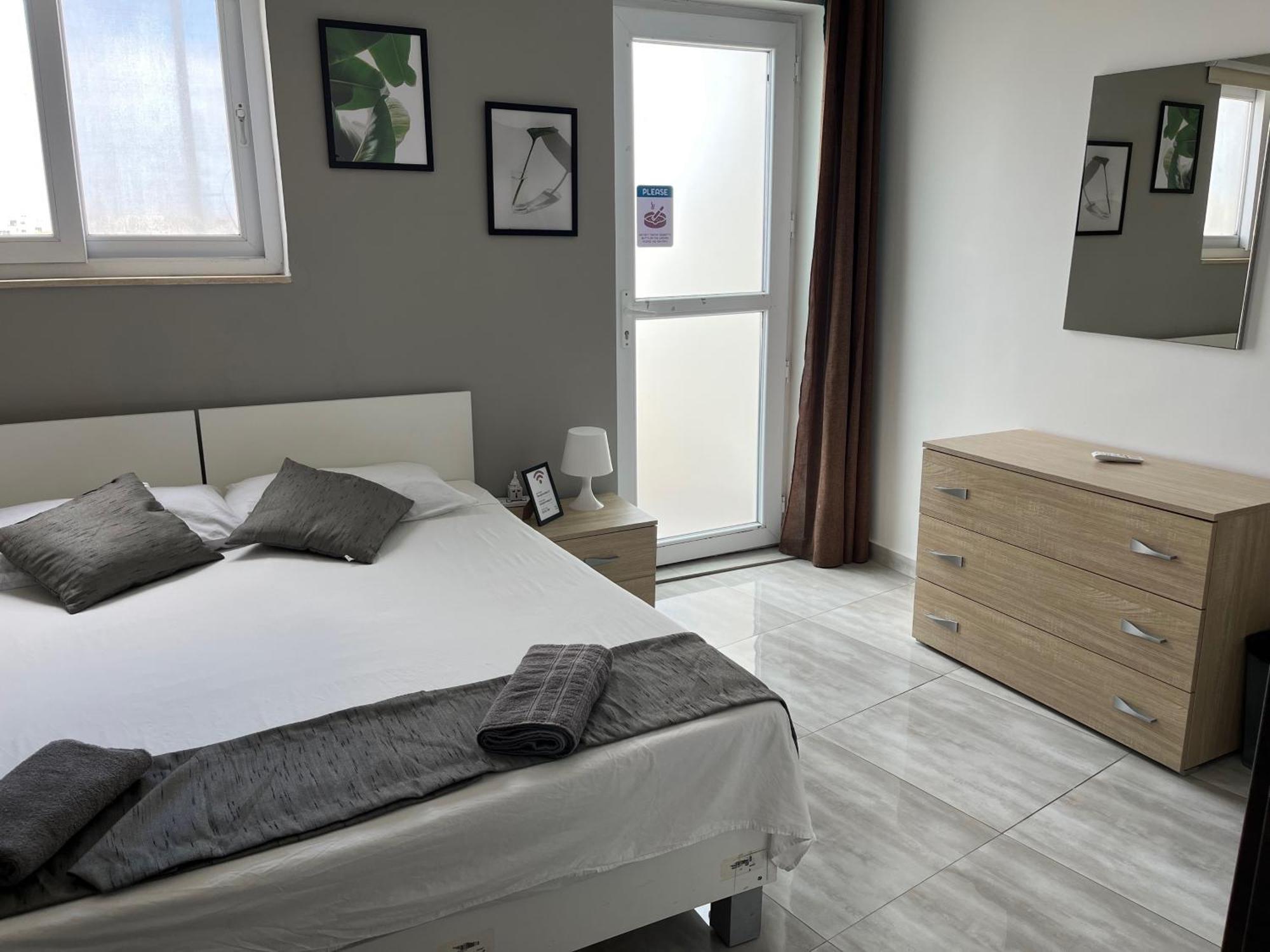 F5 Room 1, Private Double Room With Private Bathroom And Balcony In Shared Flat 음시다 외부 사진