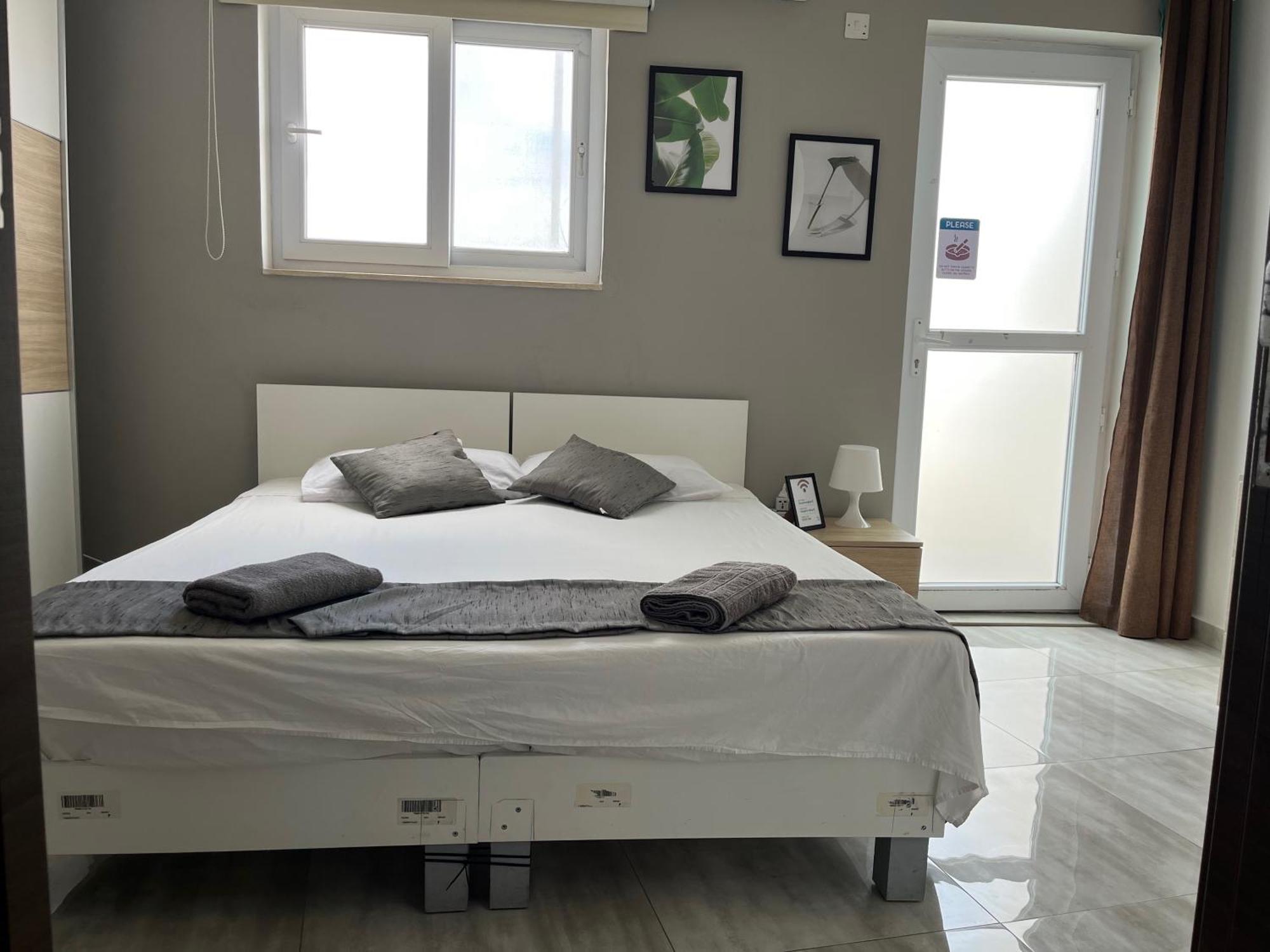 F5 Room 1, Private Double Room With Private Bathroom And Balcony In Shared Flat 음시다 외부 사진